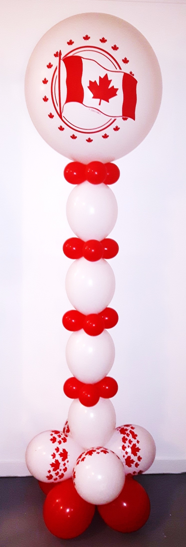 canada-day-flag-stand-up-5-balloons-vancouver-jc-balloon-studio